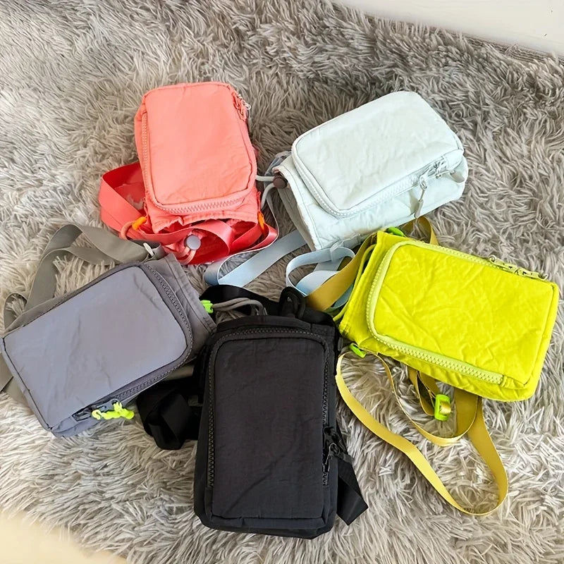 Lille Nylon Crossbody Taske med Flaskelomme