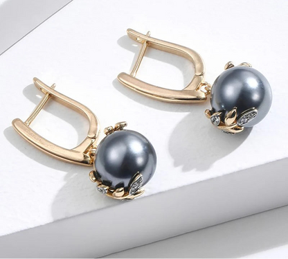 Sort Perle Øreringe med Gulddetalje