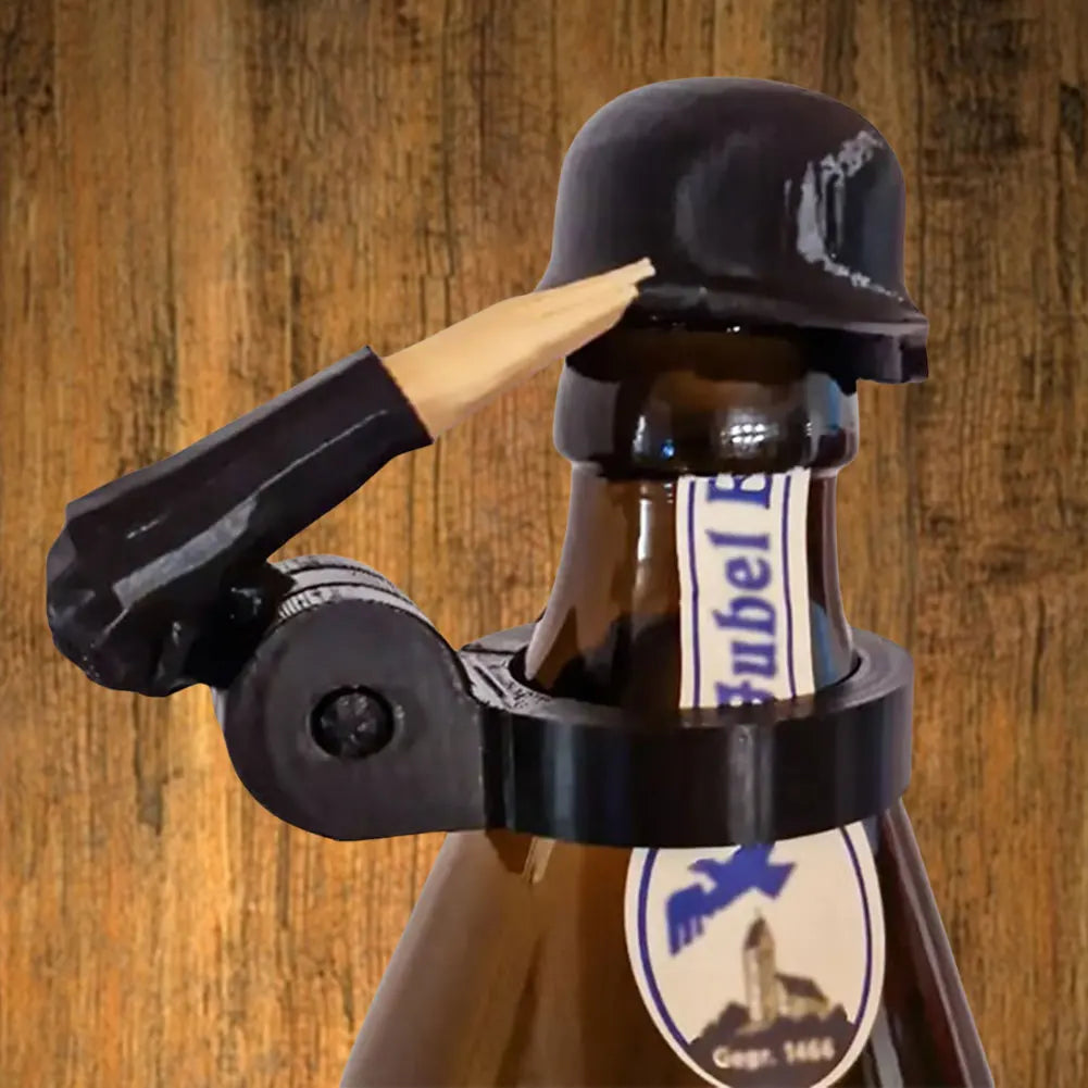 Soldat Hilsen Ølflaske Hjelmhætte