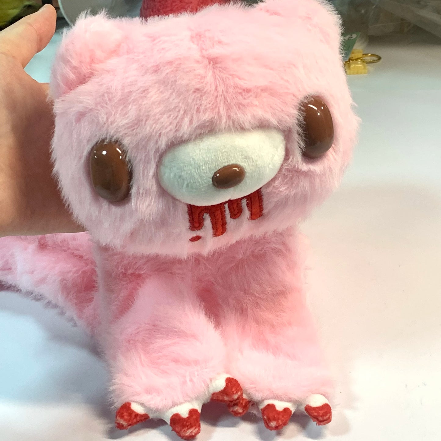 Lyserød Gloomy Bear Plys Halstørklæde