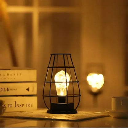 Batteridrevet LED Natlampe med Jernbur