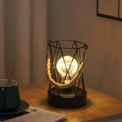 Batteridrevet LED Natlampe med Jernbur